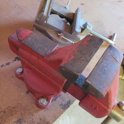 https://ctbids.com/#!/description/share/697750 Craftsman bench vice, will need your own tools to remove from the table. This pair of...