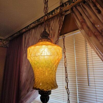 https://ctbids.com/#!/description/share/697693 This is a very unique hanging light with brass and gold detail. 21