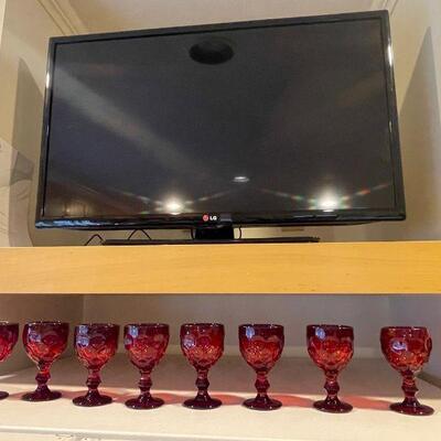 LG TV & Vintage Viking Glassware 