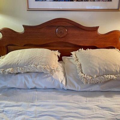 Pillows & Bedding