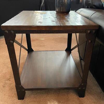 End table 22'wide x 26