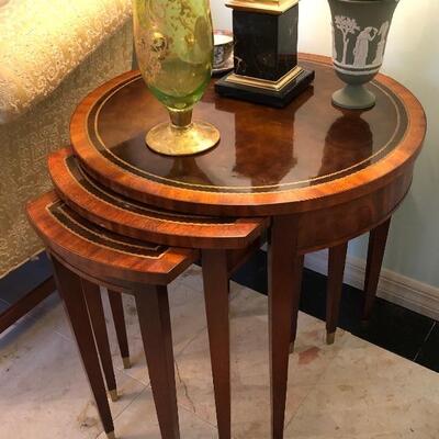 Gorgeous Weiman nesting tables in very good condition!