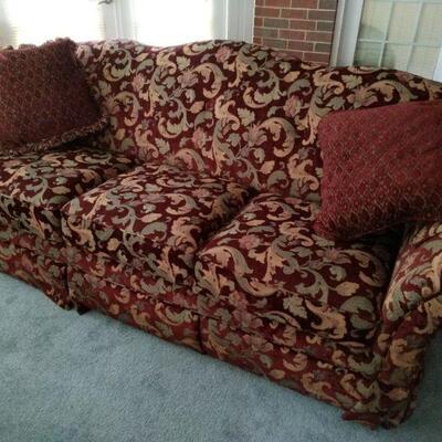 https://ctbids.com/#!/description/share/700673 Burgundy and gold La-Z-Boy sleeper sofa with queen size mattress. Height 37