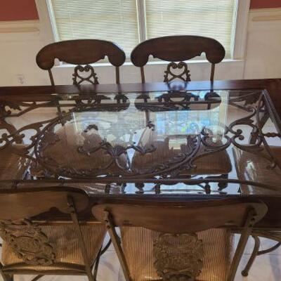 https://ctbids.com/#!/description/share/700647 Stunning dining room table with 6 matching chairs.
Table top is wood frame on metal legs...