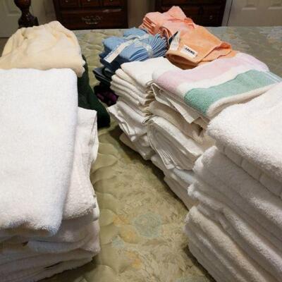 https://ctbids.com/#!/description/share/700533 Mystery lot of bath towels. Nice selection!
