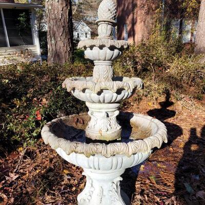 https://ctbids.com/#!/description/share/700548 This is a plaster 3-tier bird bath/fountain. It may need a new pump. Its a beautiful...