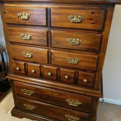 https://ctbids.com/#!/description/share/700522 Thomasville tall chest of drawers with a variety of drawers. Height 54