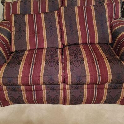 https://ctbids.com/#!/description/share/700660 Bassett striped loveseat in shades of burgundy, blue and gold. Measures 63