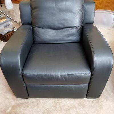 https://ctbids.com/#!/description/share/700590 Black leather oversized recliner imported Italy. 38x38x36 Cushion height 18