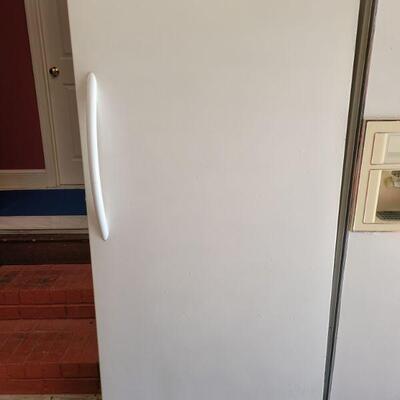 https://ctbids.com/#!/description/share/700621 This is a working Frigidaire freezer. Its 65