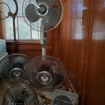 https://ctbids.com/#!/description/share/700603 Set of oscillating fans and 1 small space heater. Fans range from 12