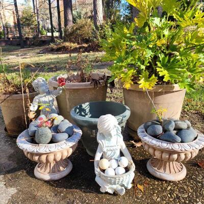 https://ctbids.com/#!/description/share/700549 This is a cute little addition to your yard decor. One plant is fully alive year round and...