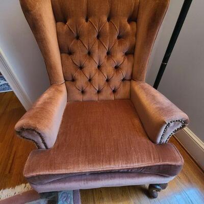https://ctbids.com/#!/description/share/700615 Chair is in good condition very comfortable. Perfect for the queen looking for her throne....