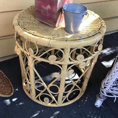 Wicker round table $20