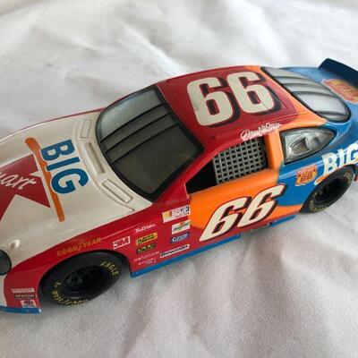 NASCAR 1:24 Die Cast Car