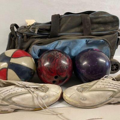 5302	

3 Bowling Balls, Bowling Shoes, Bowling Bag
3 Bowling Balls, Bowling Shoes, Bowling Bag