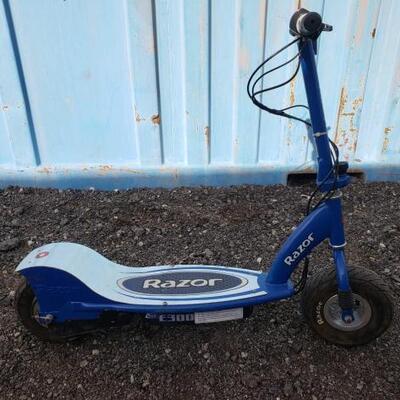 #30018 â€¢ Razor Electric Scooter