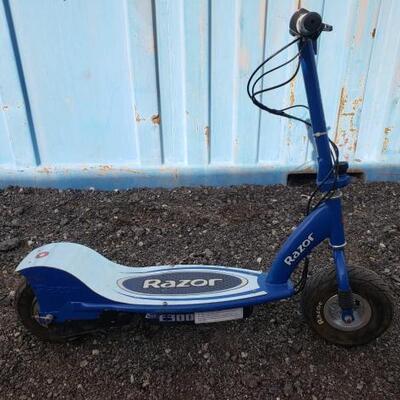 #30018 • Razor Electric Scooter