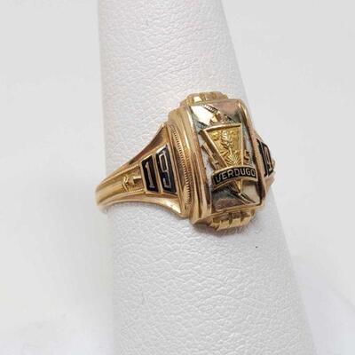 832	

10k Gold Class Ring, 4.3g
Weighs Approx 4.3g Size