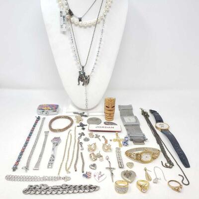 852	

Costume Jewelry
Includes Necklaces, Watches, Bracelet, Pendants, And More