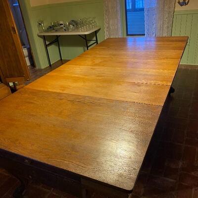 Robbins Farmhouse dining room table seats up to 12 people.  Has 4 leaves.  Good condition $350.00