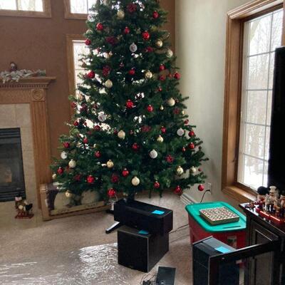 Big Christmas tree & speakers