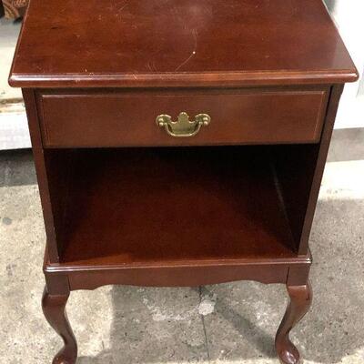 https://www.ebay.com/itm/124540595007	KG0059 Early American Cherry Wood End Table Chest Pickup Only		Auction
