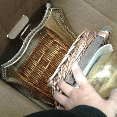 https://www.ebay.com/itm/124540511728	LY8065 BOX LOT brass planter, brass tray with handles, haviland & co limoges ser	Fixed	20
