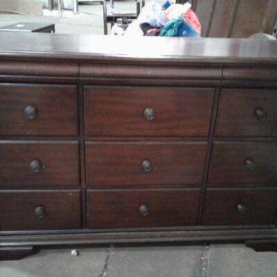 https://www.ebay.com/itm/124544361725	LY8076 Deep Walnut Finish Dresser with Mirror / Chest of Drawers  Local Pickup		 Buy-it-Now 	 $99.99 
