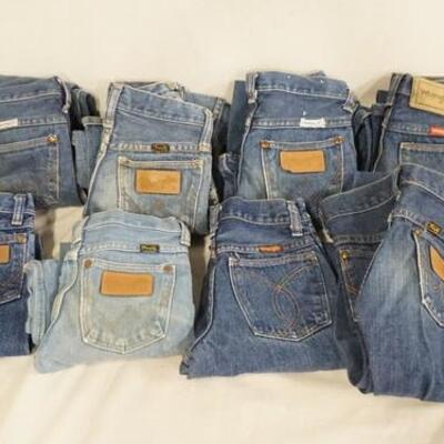 1032	LOT OF 11 PAIRS VINTAGE WRANGLER JEANS ALL ARE YOUTH SIZES. SIX ARE SIZE 10, TWO ARE SIZE 9, ONE IS SIZE 8 & ONE IS SIZE 6. VARYING...