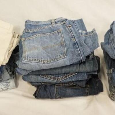 1095	LOT OF 16 PAIRS OF OLD NAVY JEANS. VARYING DEGREES OF WEAR 

