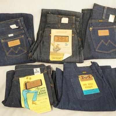 1096	LOT OF FIVE PAIRS OF VINTAGE MAVERICK JEANS NEW W/ TAGS. SIZES ARE; YOUTH- 8, 18, TWO ARE SIZE 12 & ONE PAIR IS SIZE 28 X 32
