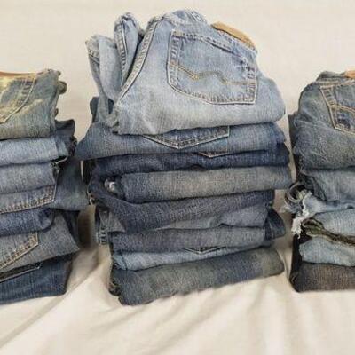 1073	LOT OF 24 PAIRS OF AMERICAN EAGLE JEANS. VARYING DEGREES OF WEAR 
