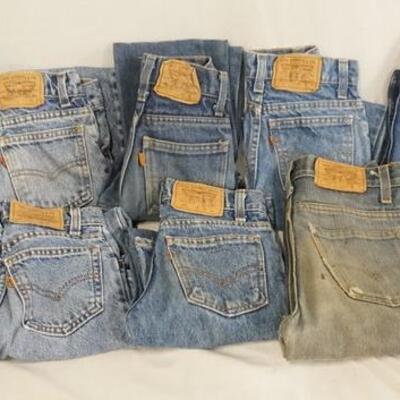 1065	LOT OF TEN PAIRS OF VINTAGE USA MADE LEVIS JEANS W/ ORANGE TABS ALL ARE YOUTH SIZES. SIZES ARE; THREE ARE SIZE 8, TWO ARE SIZE 9,...