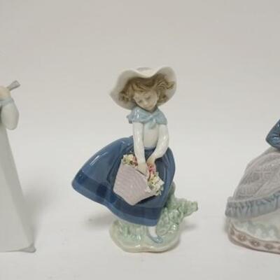 1031	LLADRO LOT-GIRL W/MANDOLIN, PRETTY PICKINGS, & GIRL WITH MOVING PEARL ON DRESS, TALLEST IS 8 1/2 IN HIGH
