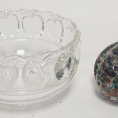 1119	TIFFANY & COMPANY 5 IN CRYSTAL BOWL W/ APPLE DECORATIONS & A HERB A. THOMAS ARTGLASS PAPERWEIGHT SIGNED HAT. 	50	100	25	PLEASE PAY...