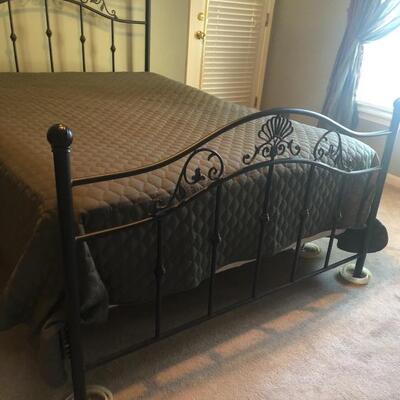 KING SIZE MATTRESS IN VERY GOOD CONDITION. PRICE $200...