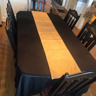 DINNING ROOM TABLE RUNNER AND TABLE CLOTH-$15