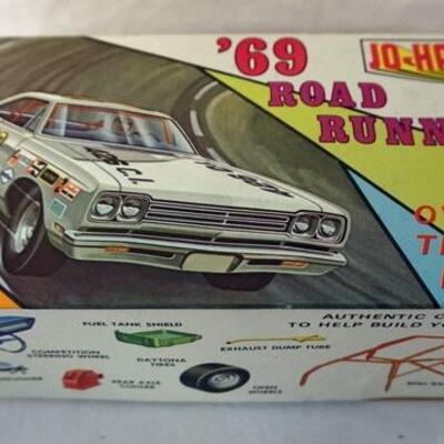 1028	JO HAN 69 ROAD RUNNER MODEL CAR KIT, KITS ARE POSSIBLY COMPLETE, NOT GUARENTEED	50	100	10	PLEASE PAY ATTENTION FOR DAILY ADDITIONS...