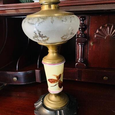 Original Oil Lamp - NOT electrified -
Unique etched oil reservoir  on painted porcelain column
Octagonal wood base
