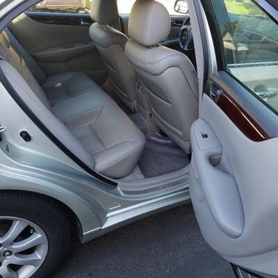 2004 LEXUS ES 330 4-Door Sedan, Original Owner, Appox. 113,000 miles.