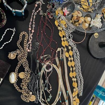 Loads
Of
Costume jewelry 