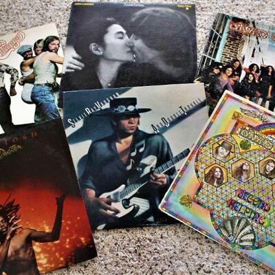 A great collection of vinyl albums featuring some great artists and titles.