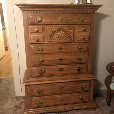 Large dresser FABULOUS LARGE SIZE great for storing a lot !!!!! Impeccable 