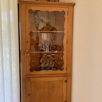 Corner cabinet, come check it out: Craftsman quality
