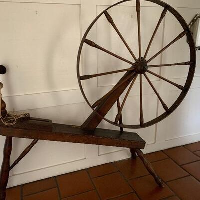Very large antique spinning wheel 