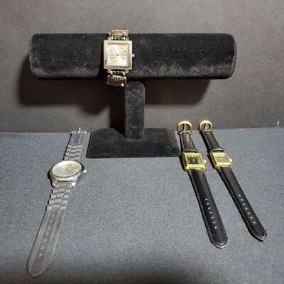 https://ctbids.com/#!/description/share/721063 Collection of watches LGP men and women's matching watches are new without tags. Mens...