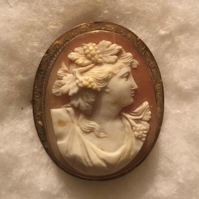 Antique cameo face is shell in gold bevel can be used as a pendant or brooch.