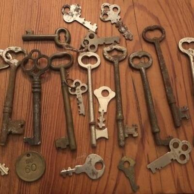 Assortment of Skeleton Keys and No. 60 Token