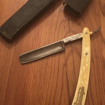 Antique Goldedge Dubl Duck Razor made in Germany with Case - Blade measures 3" Long and 3/4" Wide - Blade Marked Pearl Duck